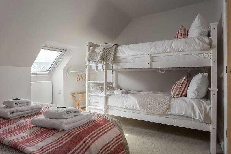 Stone Barn, Contemporary Barn Conversion チェルトナム エクステリア 写真